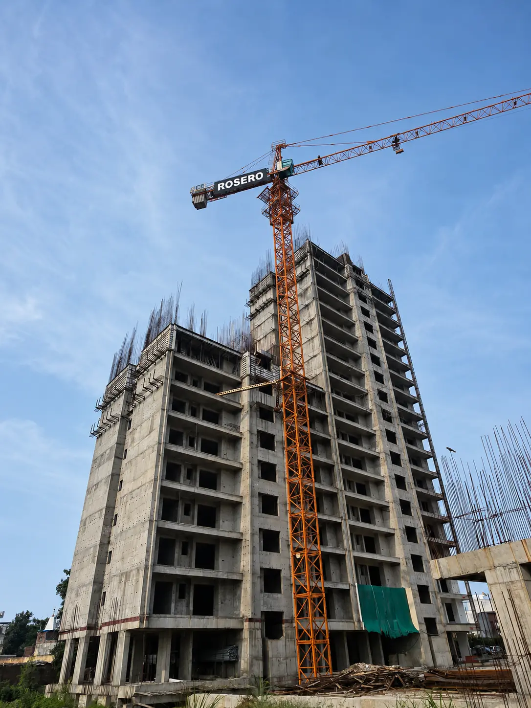 Rooseró Elena tower and branded construction crane